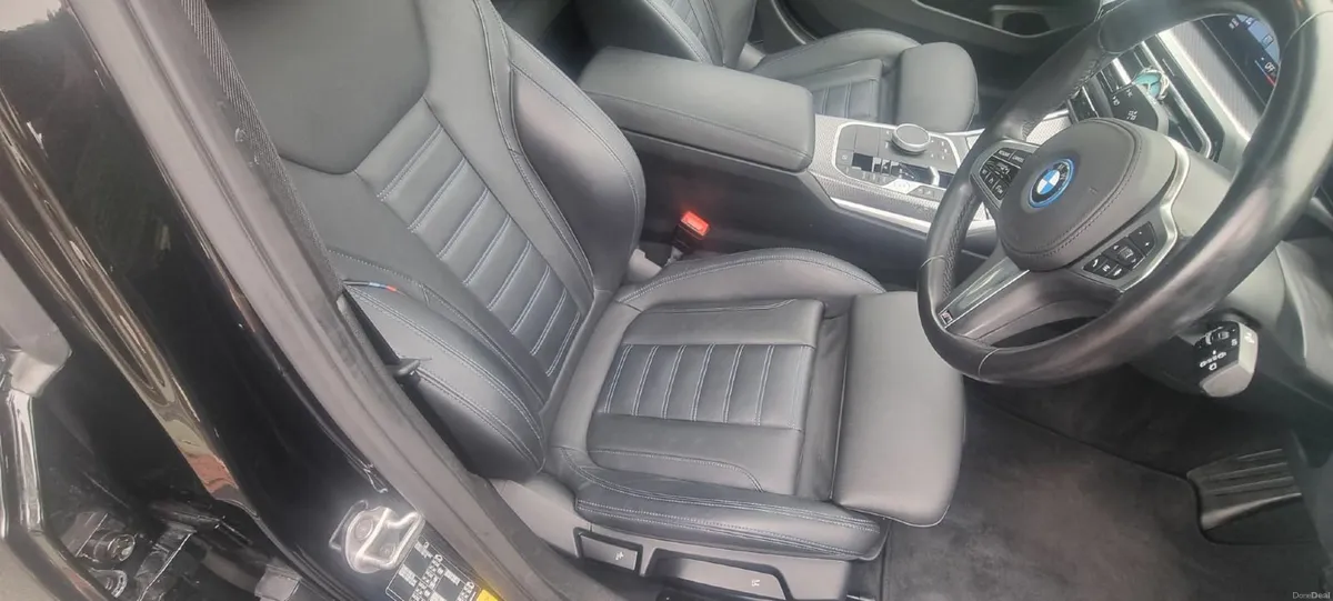 BMW 3-Series 2023 - Image 2