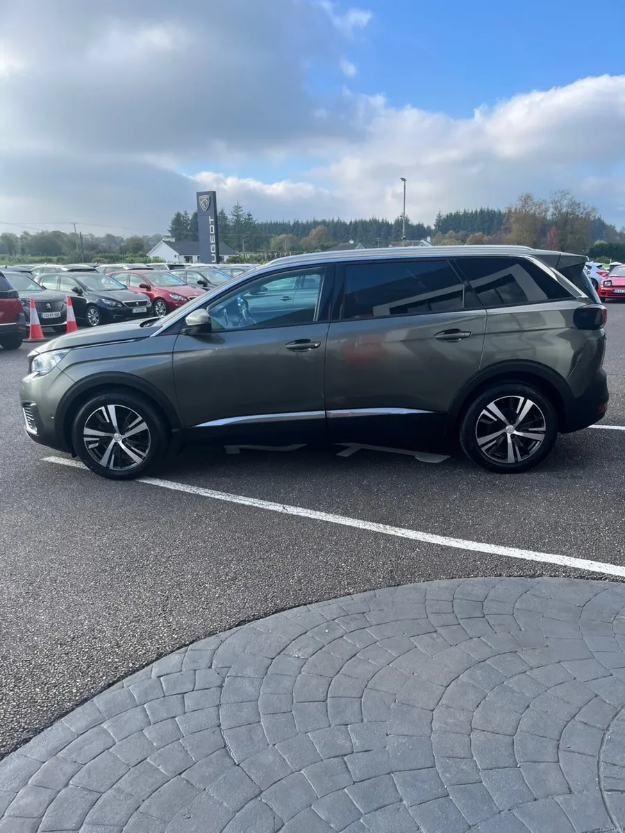 Peugeot 5008 2018 - Image 2