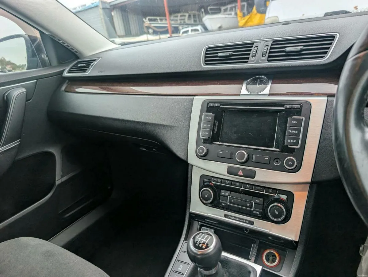 2011 Volkswagen Passat - Image 2