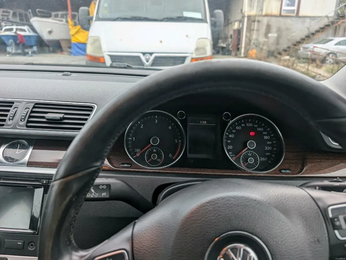 2011 Volkswagen Passat - Image 3