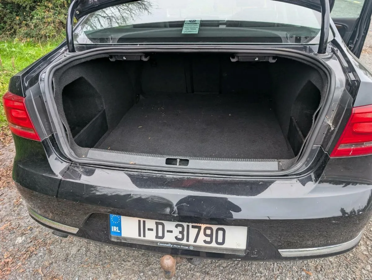 2011 Volkswagen Passat - Image 4