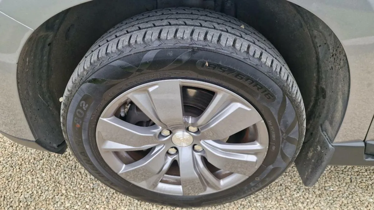 Peugeot 2008 active 1.2 AUTOMATIC - Image 4