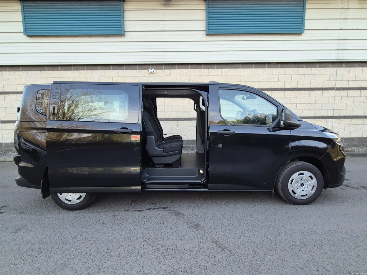 FORD TRANSIT CUSTOM KOMBI / 2025 / 9 SEATER / WAV! - Image 5