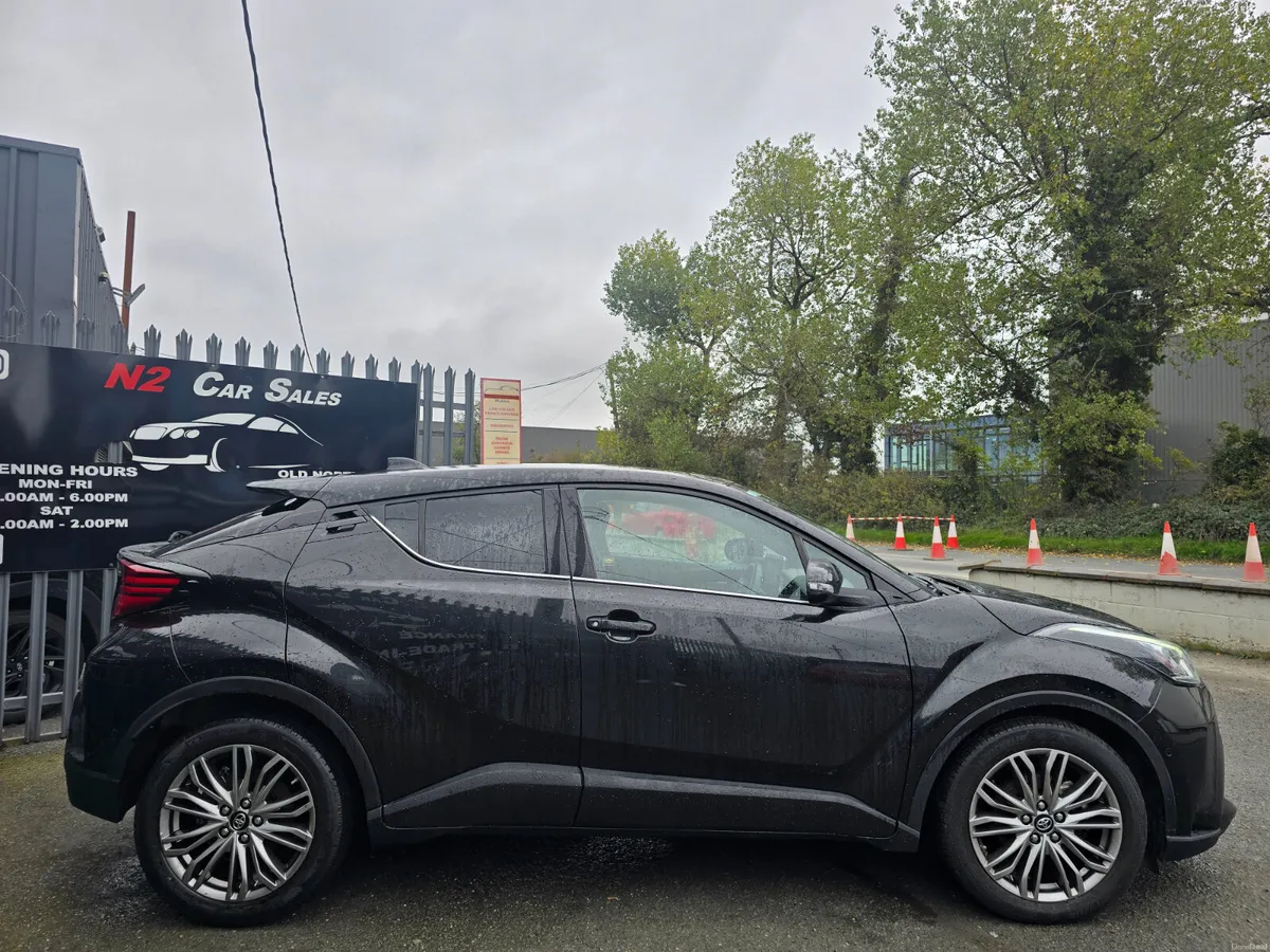 231 Toyota C-HR Hybrid, LOW MILES, LIKE NEW - Image 3