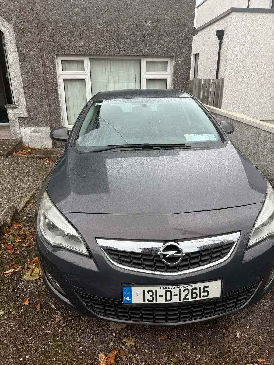 Opel Astra 2013 petrol - Image 2