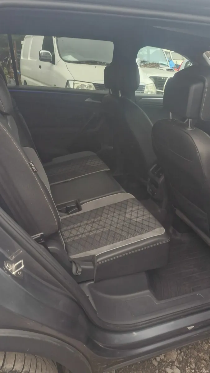Volkswagen Tiguan 22 2.0TDI 150BHP R-LINE AUTOMAT - Image 3
