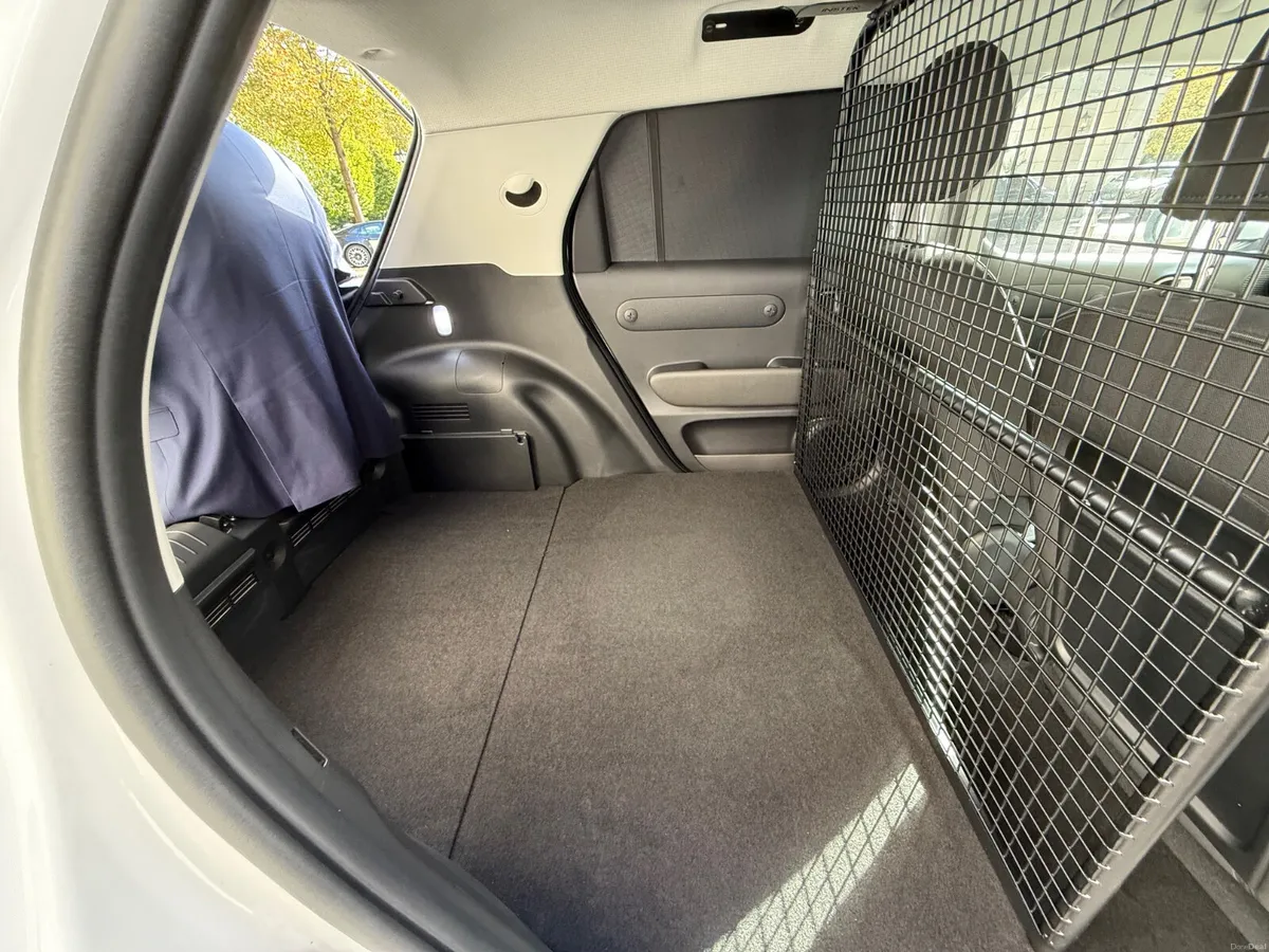 Hyundai INSTER COMMERICAL ( VAN) Elegance 360km - Image 4