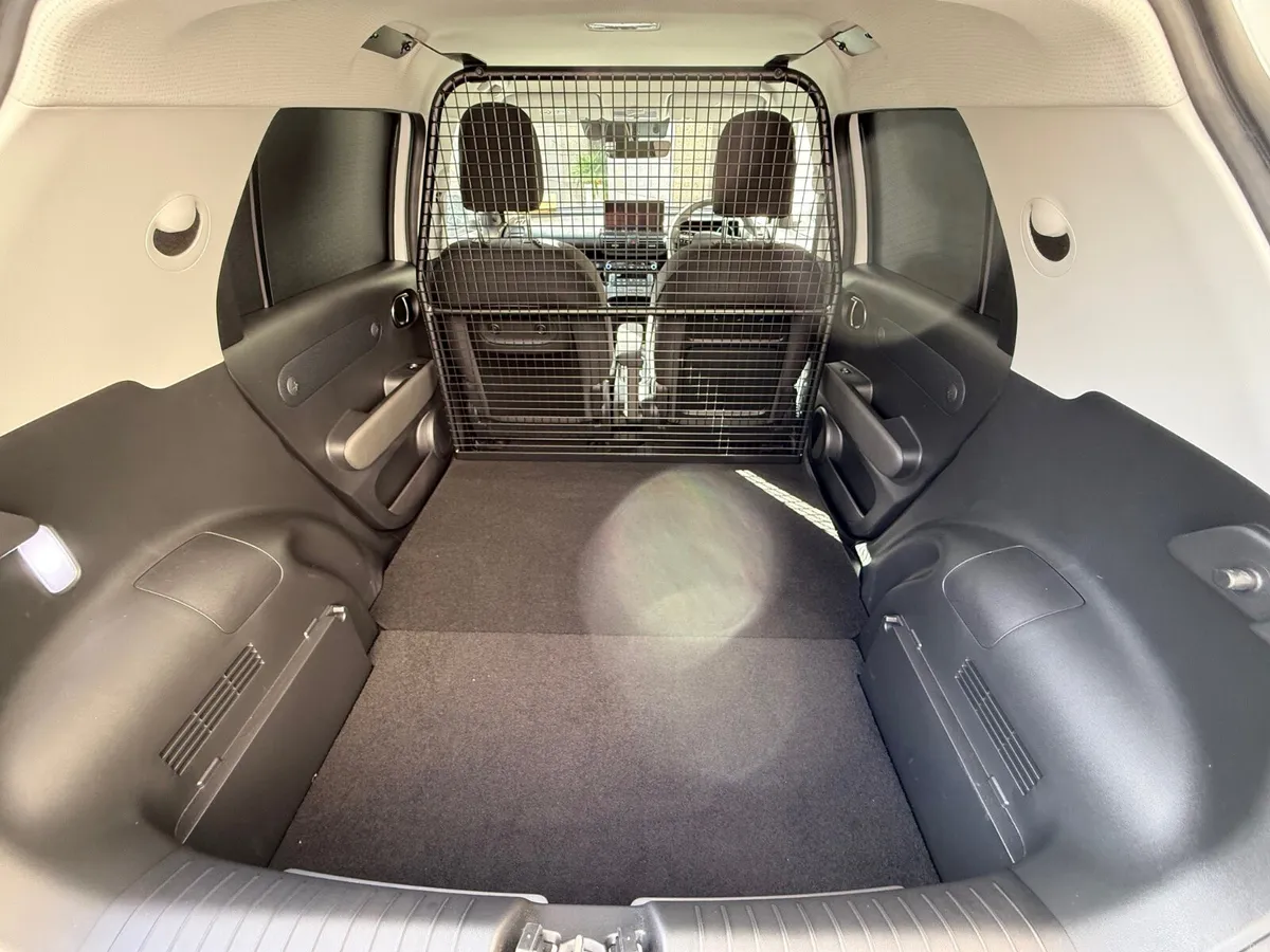 Hyundai INSTER COMMERICAL ( VAN) Elegance 360km's - Image 4