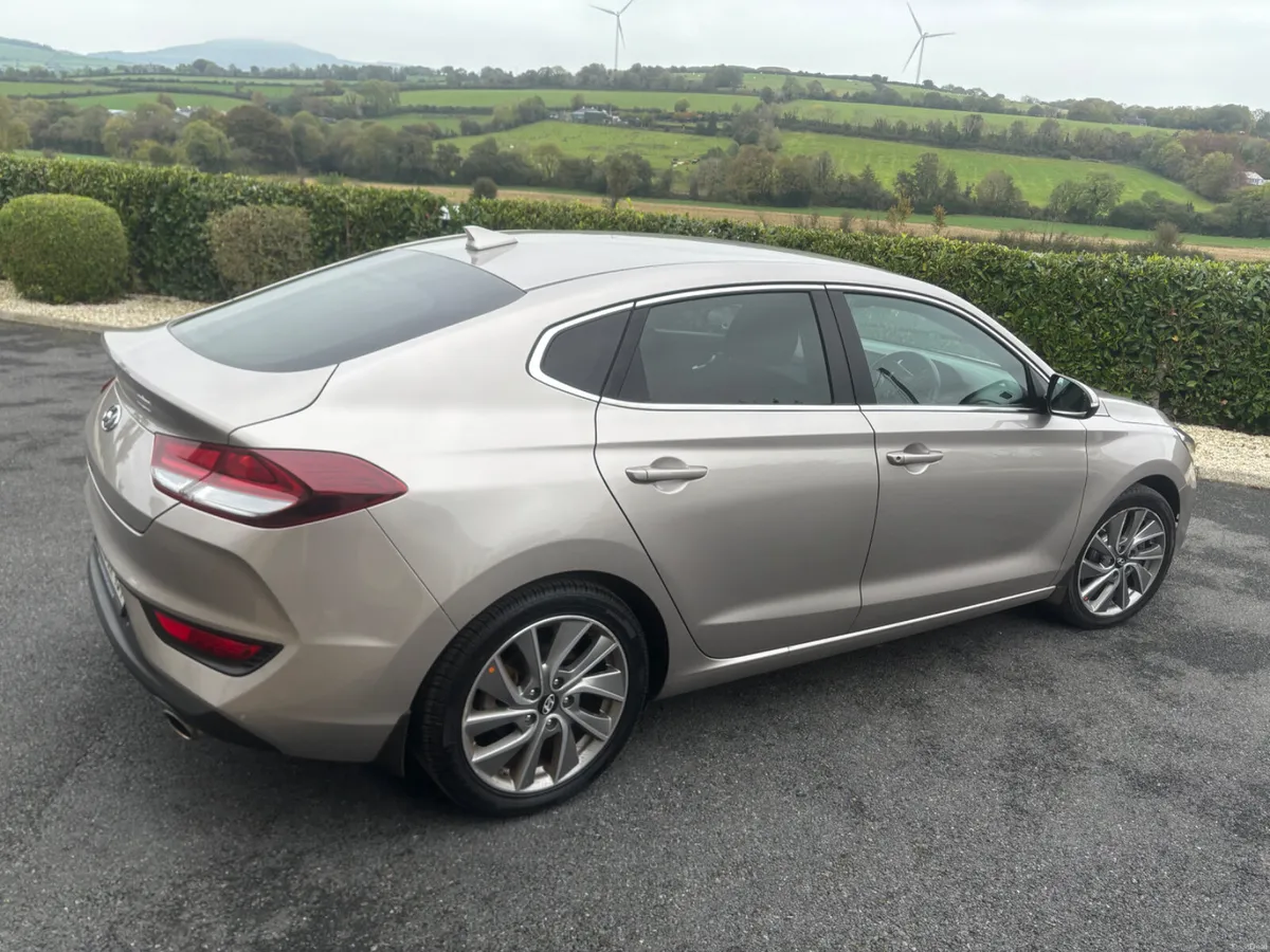 2018 (182)Hyundai i30 1.0 T-GDI Petrol Fast-Back - Image 4