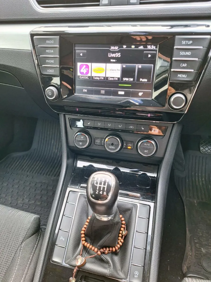 Skoda Superb 2.0 tdi - Image 6