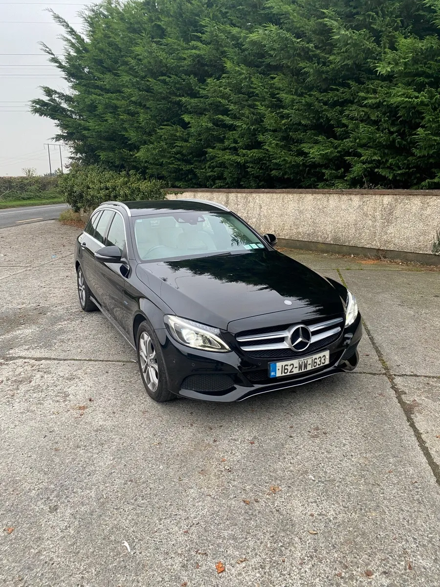 Mercedes-Benz C-Class Hybrid Full service history - Image 1