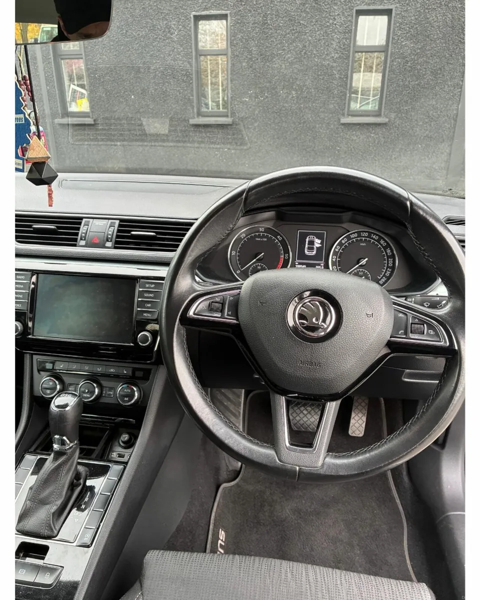 Skoda Superb 2017 - Image 2