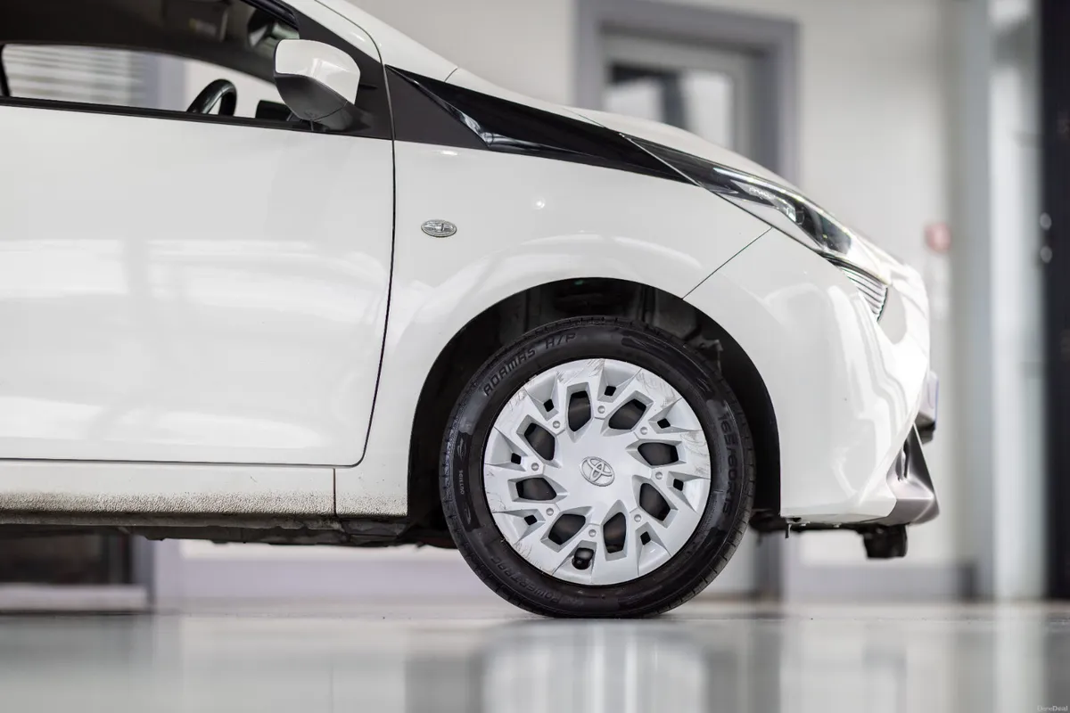 Toyota Aygo 1.0 VVT-I X-PLAY 71BHP 5DR - Image 4