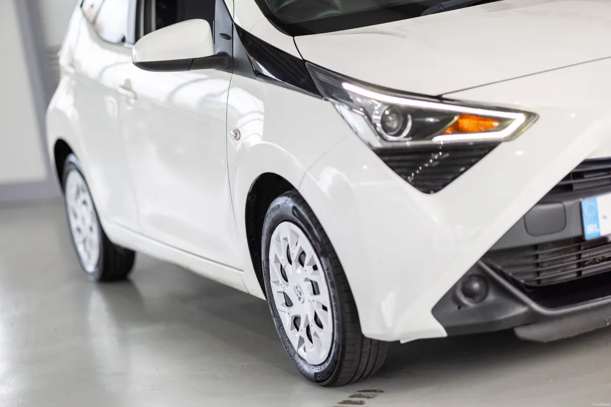 Toyota Aygo 1.0 VVT-I X-PLAY 71BHP 5DR - Image 3
