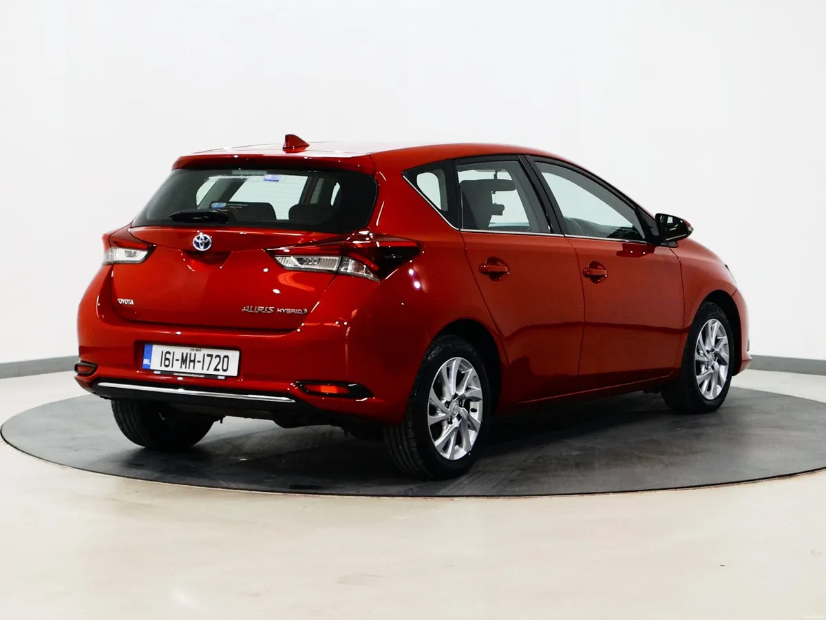 *105* 2016 Toyota Auris Luna 1.8 Hybrid - Image 3