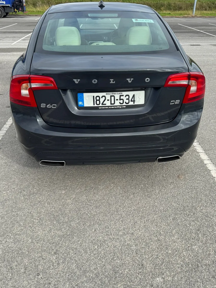 VOLVO S60 D2 6 speed Manual - Image 4
