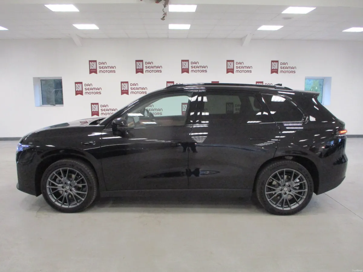 2025 Leapmotor C-10 R.E.E.V Design - Image 1