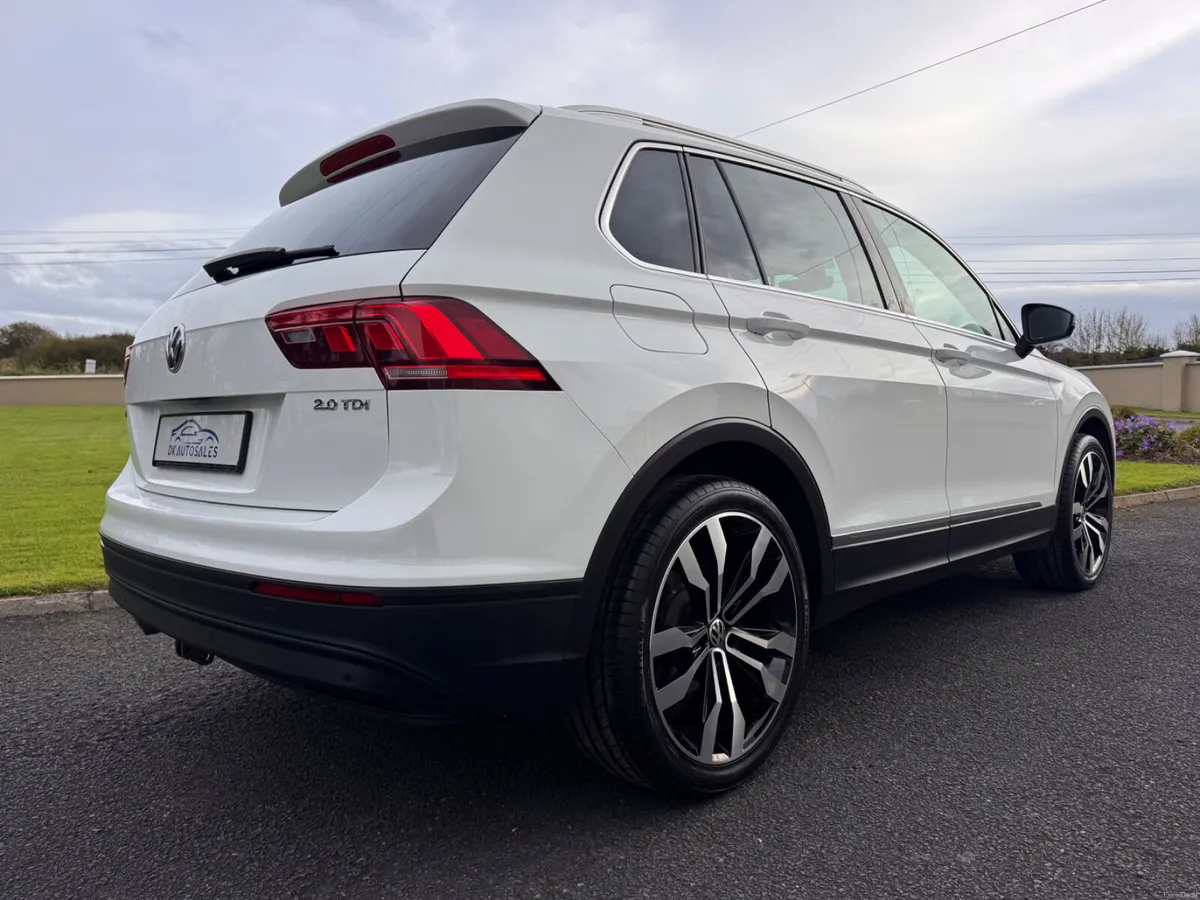 2017 Volkswagen Tiguan - Image 2