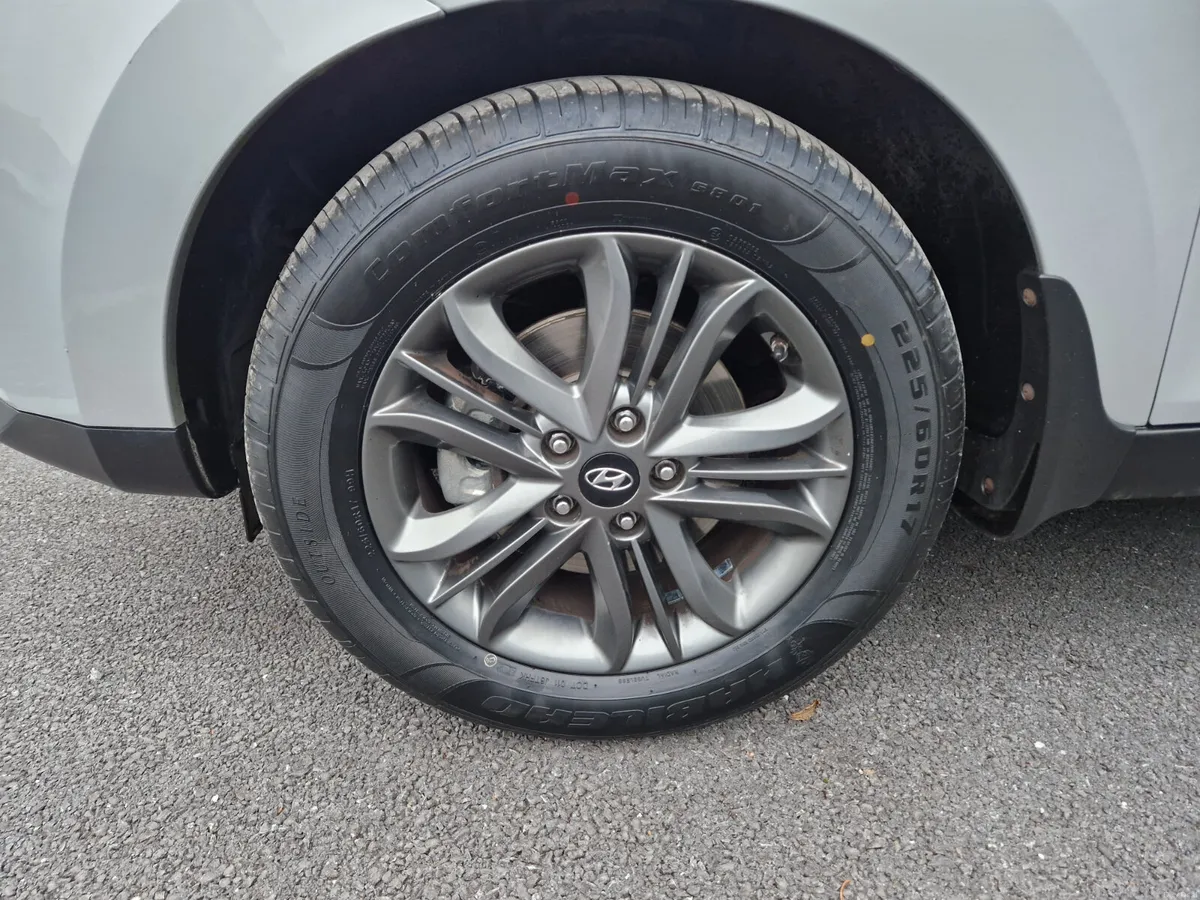 15 HYUNDAI IX35...EXECUTIVE...NCT 1/27 - Image 4