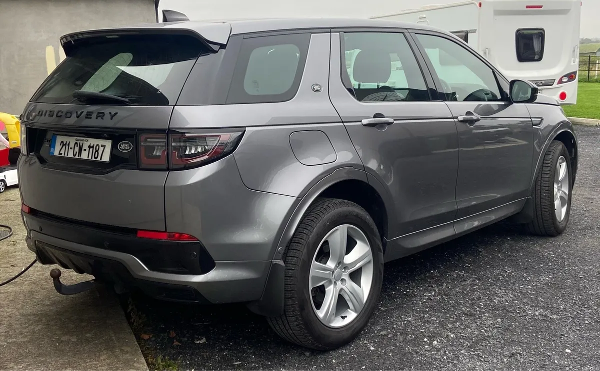 Land Rover Discovery Sport Sport R Dynamic P300e - Image 2