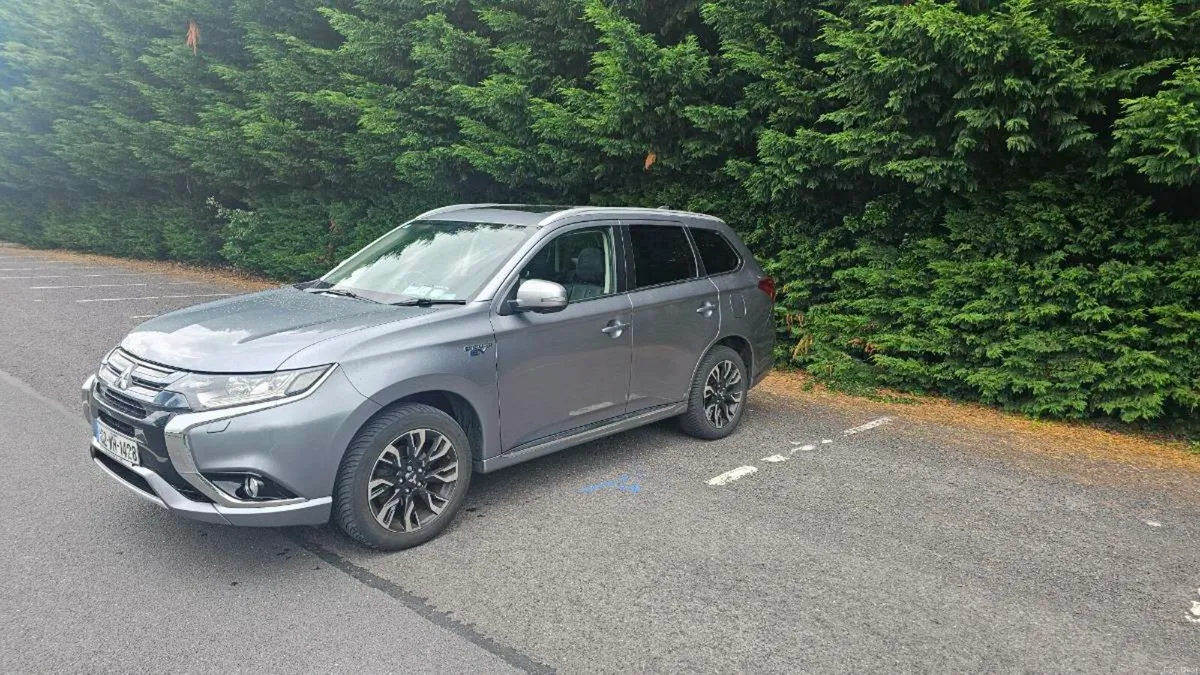 Mitsubishi Outlander PHEV Intense+ 360° Cameras - Image 3