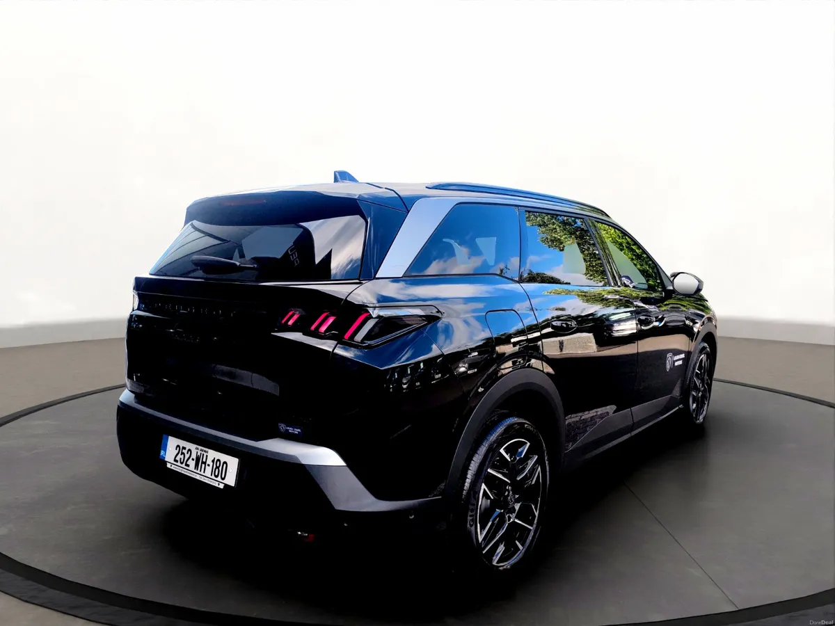 Peugeot 5008 Allure Hybrid - Image 2