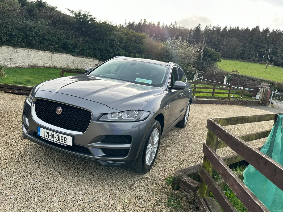 Jaguar F Pace 2.0 Portfolio 2017 - Image 2