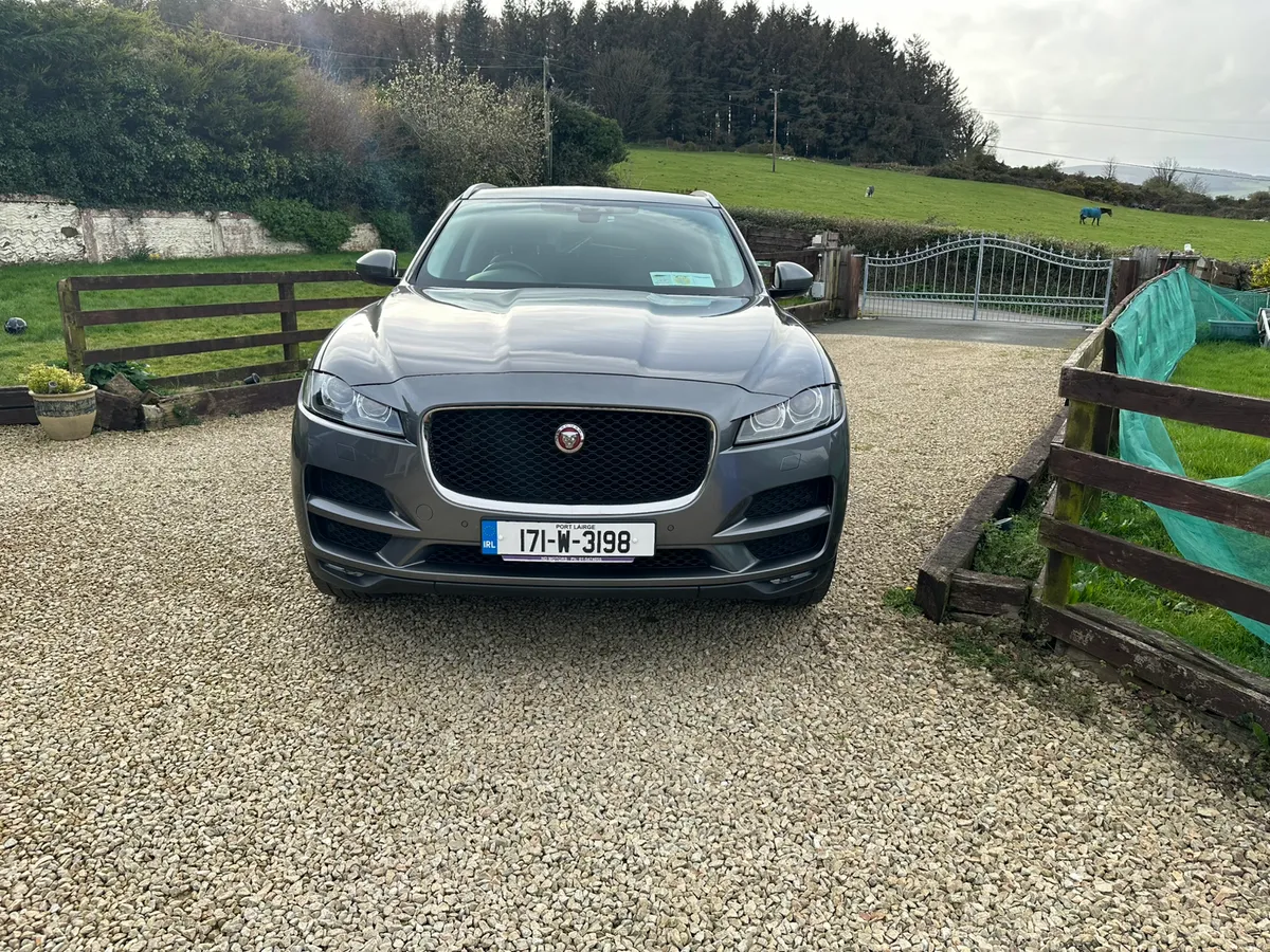 Jaguar F Pace 2.0 Portfolio 2017 - Image 4