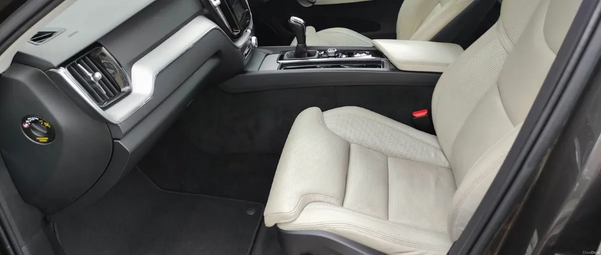 Volvo XC60 2018 - Image 4