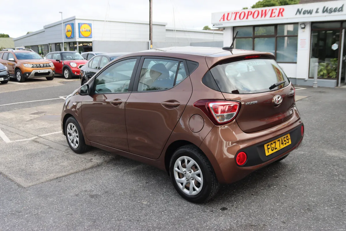 2017 Hyundai  i10 SE Classic - 5-dr - Image 2