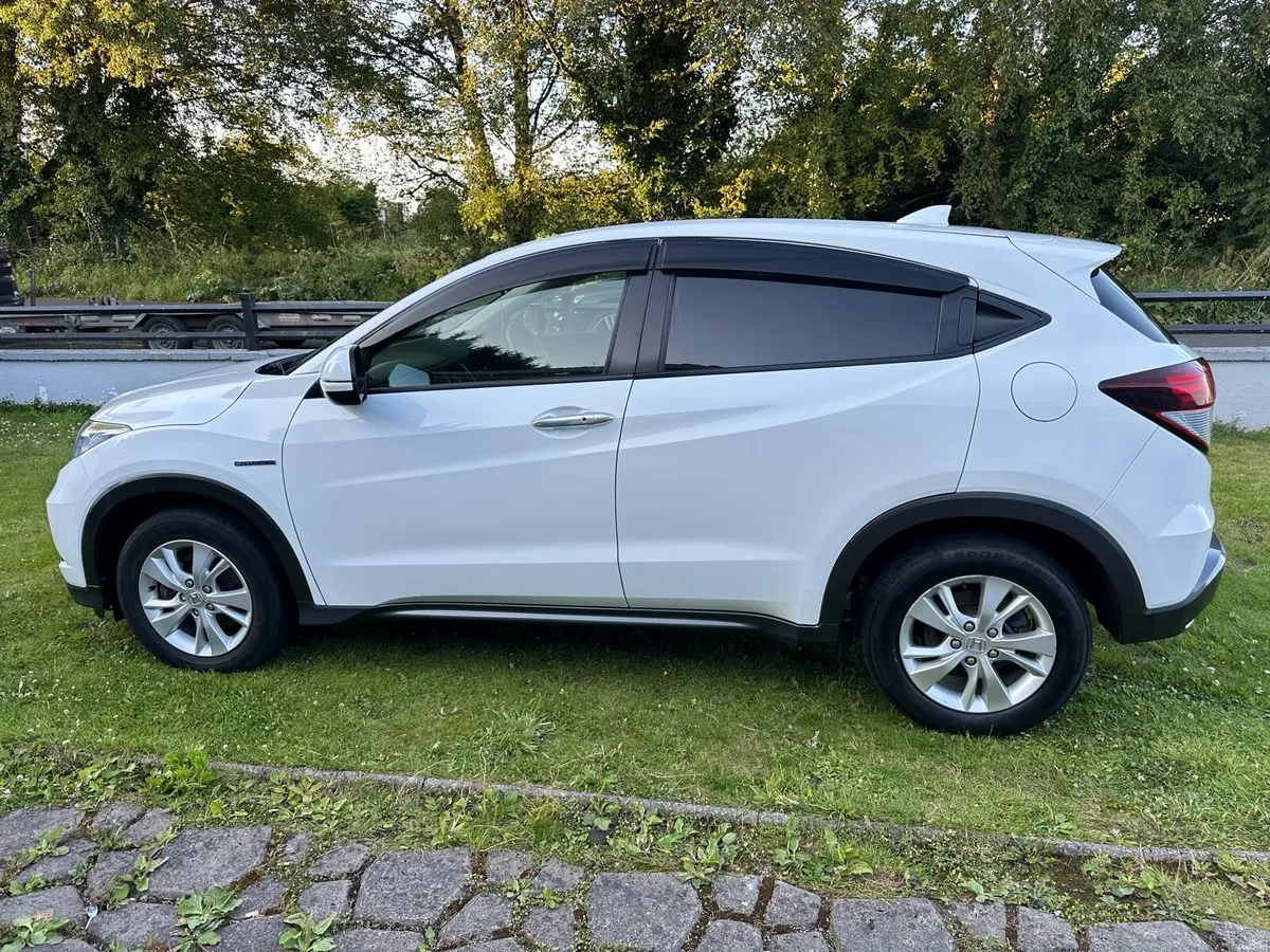 2015 Honda Vezel 1.5 Petrol/Hybrid Auto - Image 2