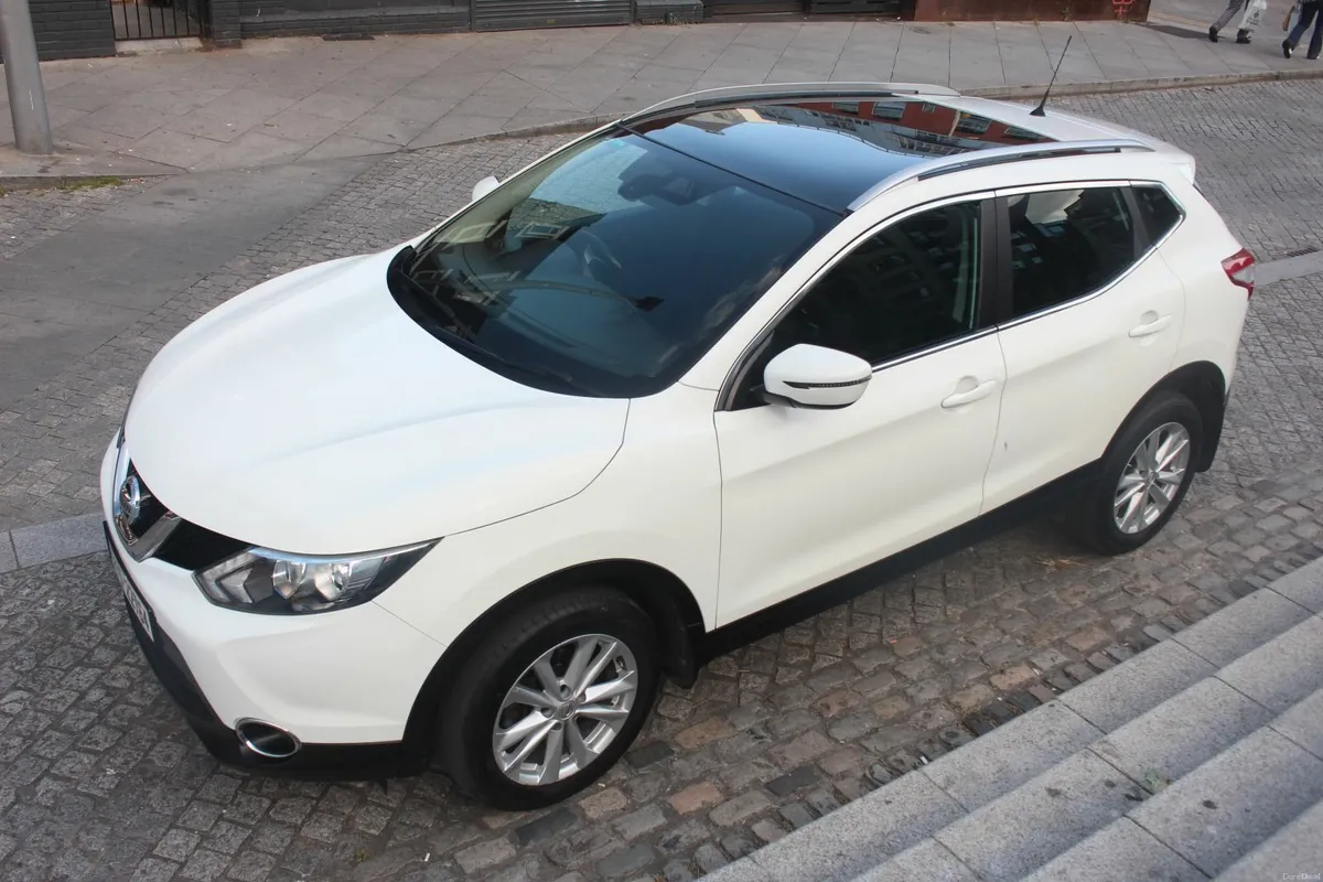 Nissan Qashqai 2017  Like New - Image 3