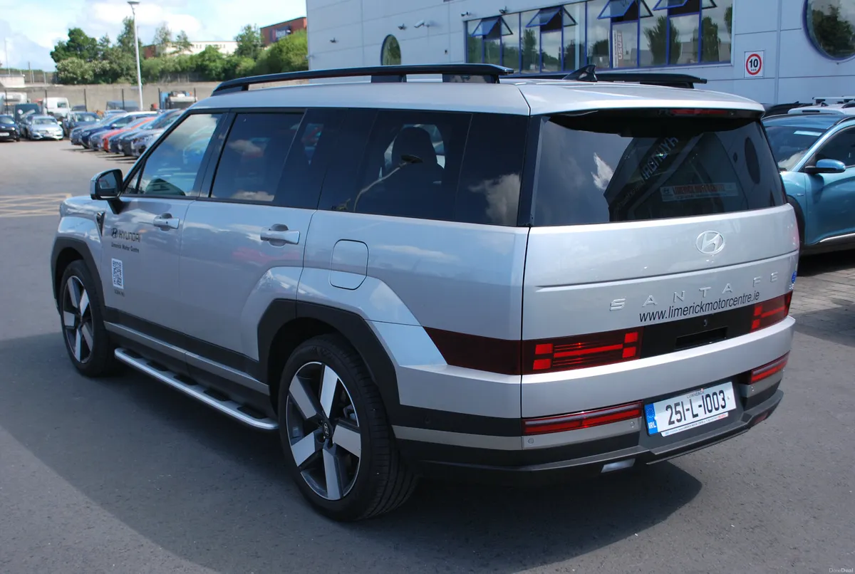 Hyundai Santa Fe 2025 - Image 3