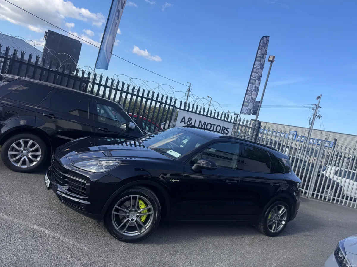 Porsche Cayenne 3.0 Hybrid Automatic - Image 2