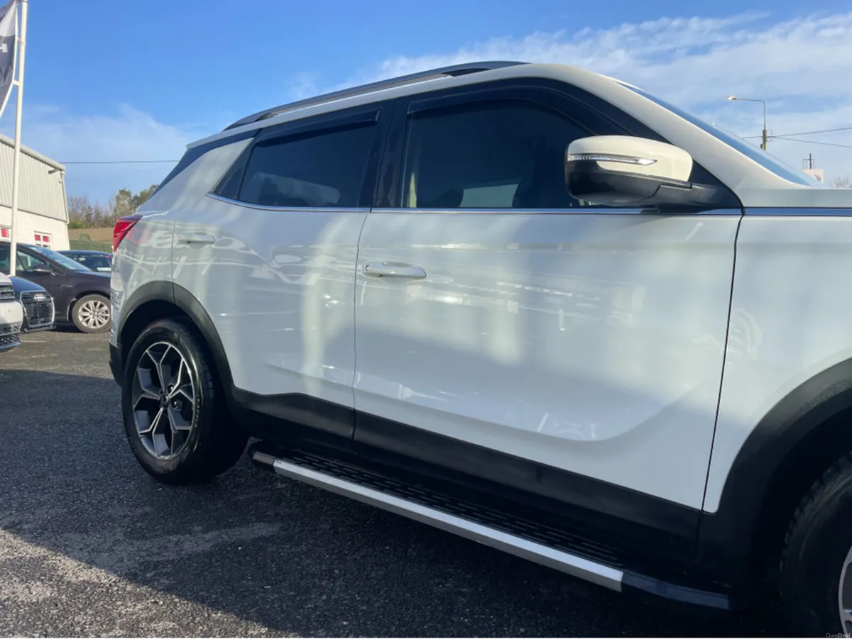 SsangYong Korando ELX PACK FULL LEATHER 3 YEAR FAC - Image 5