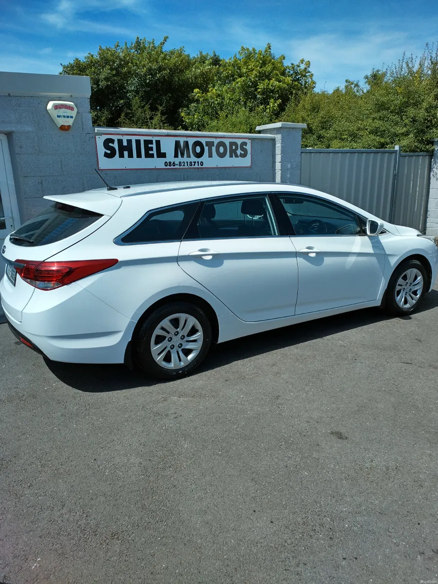 HYUNDAI I40 2017 ESTATE - Image 2