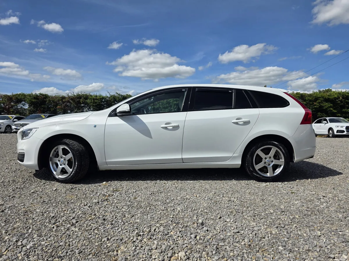 2017 Volvo V60 D4 Dynamic-ED - Image 2