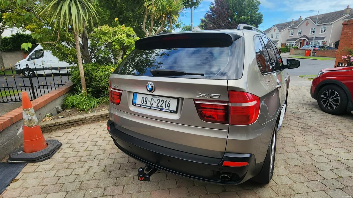 CREW CAB (5 SEATER) -  BMW X5 - DOE 09/26 - Image 4