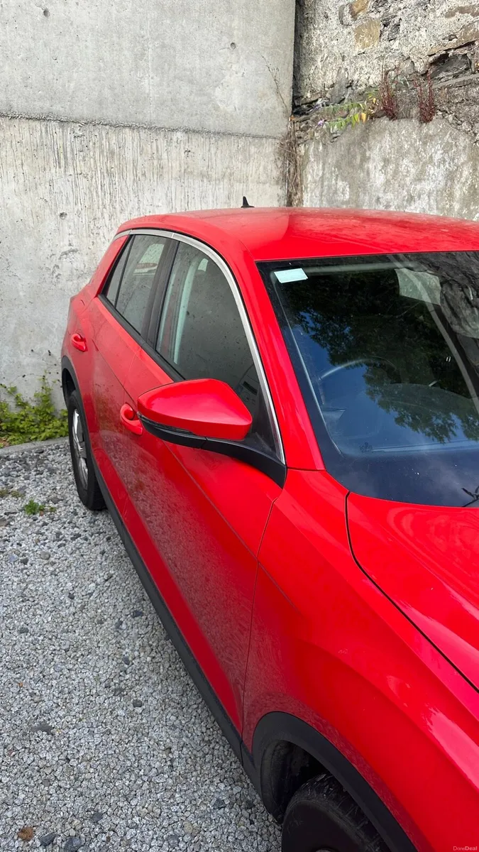 2021 Volkswagen T-Roc - Image 3