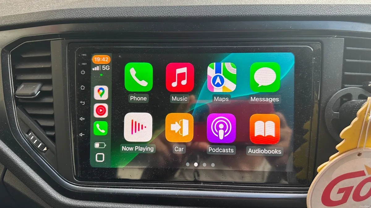 2021 Volkswagen T-Roc - Image 4