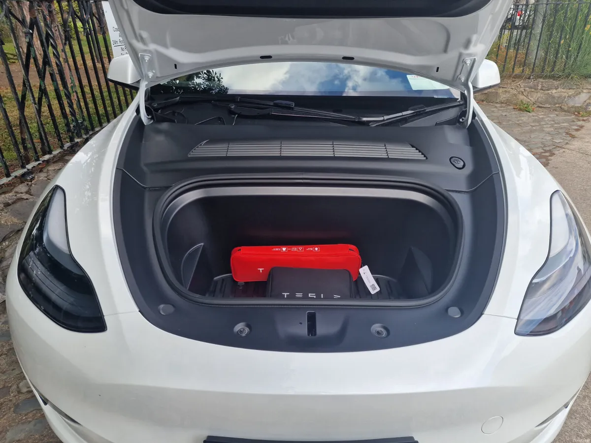 2024 (241) Tesla Model Y RWD - Image 4