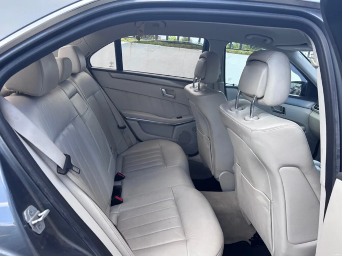 MERCEDES-BENZ E CLASS E220d SE CREAM LEATHER - Image 4