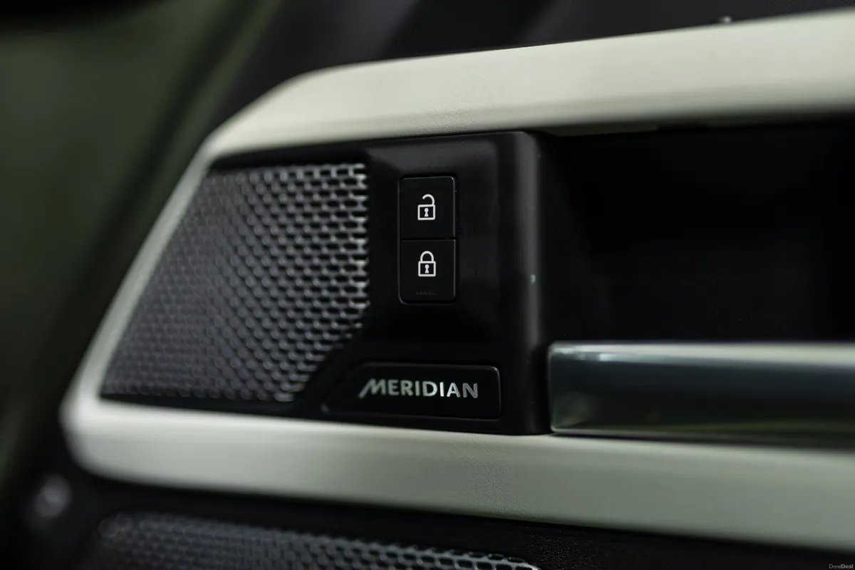 LAND ROVER DEFENDER 90 3.0D 250HP SE TOP SPEC - Image 4