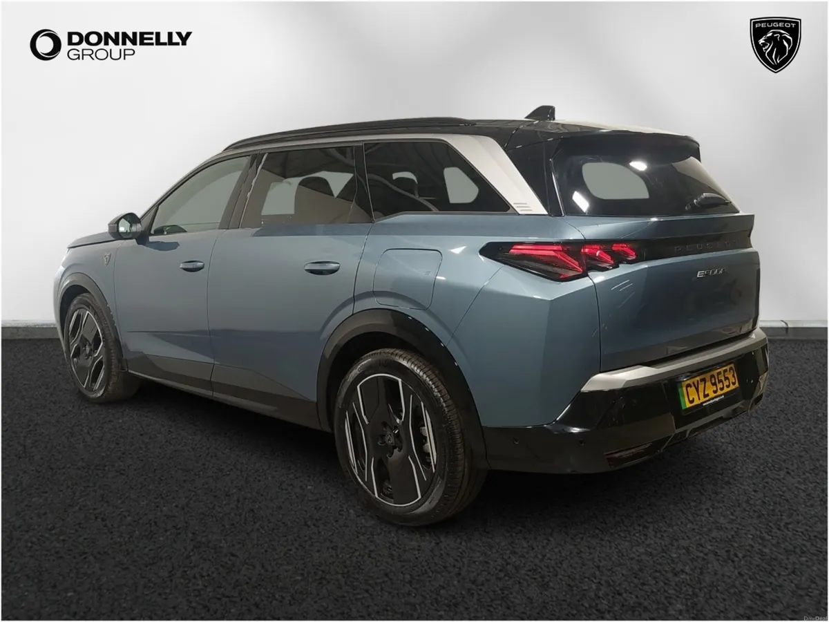 Peugeot 5008 E- Electric Estate GT - Image 2