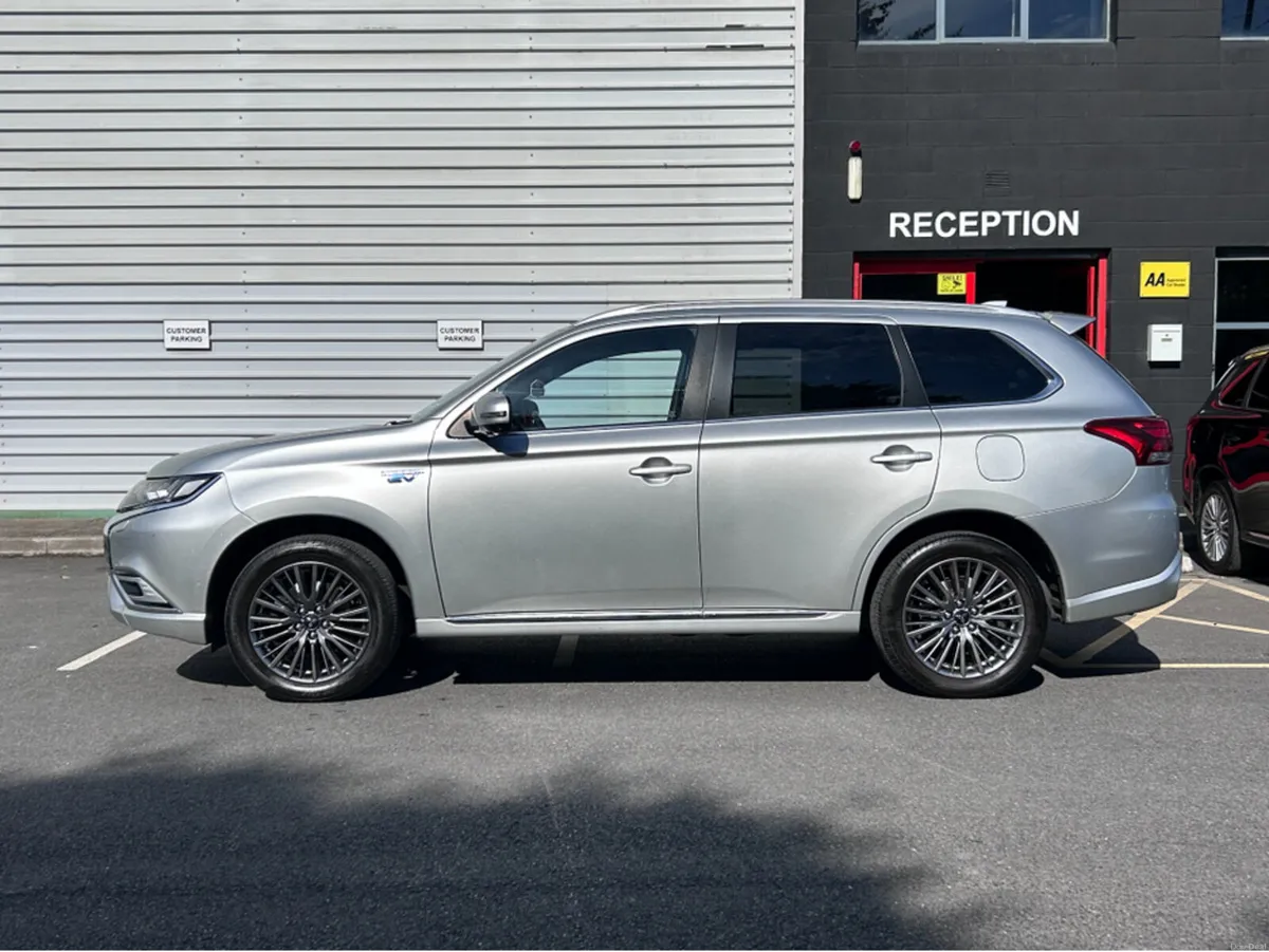 Mitsubishi Outlander 2.4 EXCEED PHEV HIGHEST SPEC - Image 4