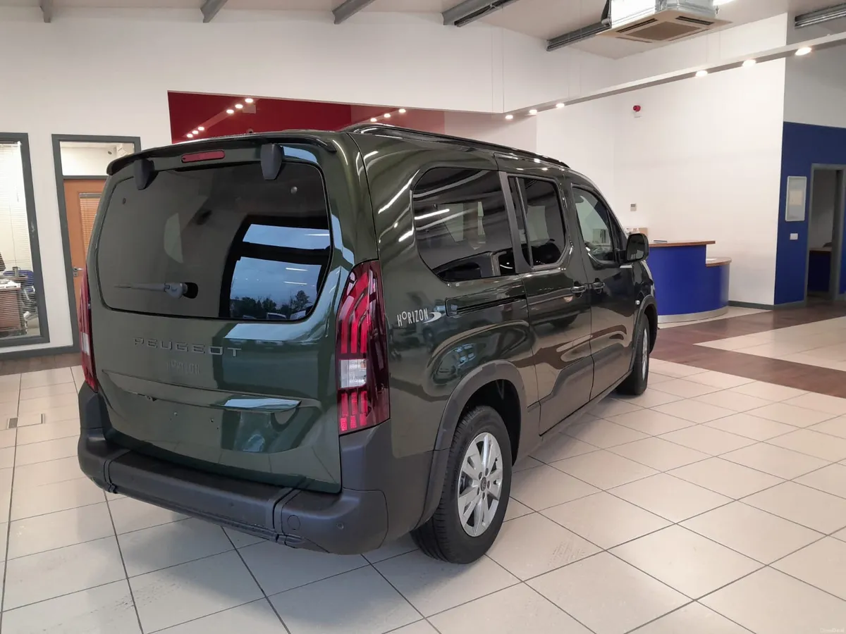 Wheelchair Taxi Peugeot Rifter Horizon 2026 - Image 5