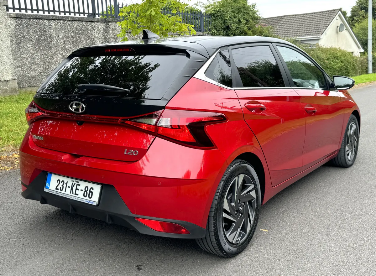 Hyundai i20 Two Tone  Deluxe Plus - 2023 - Image 3