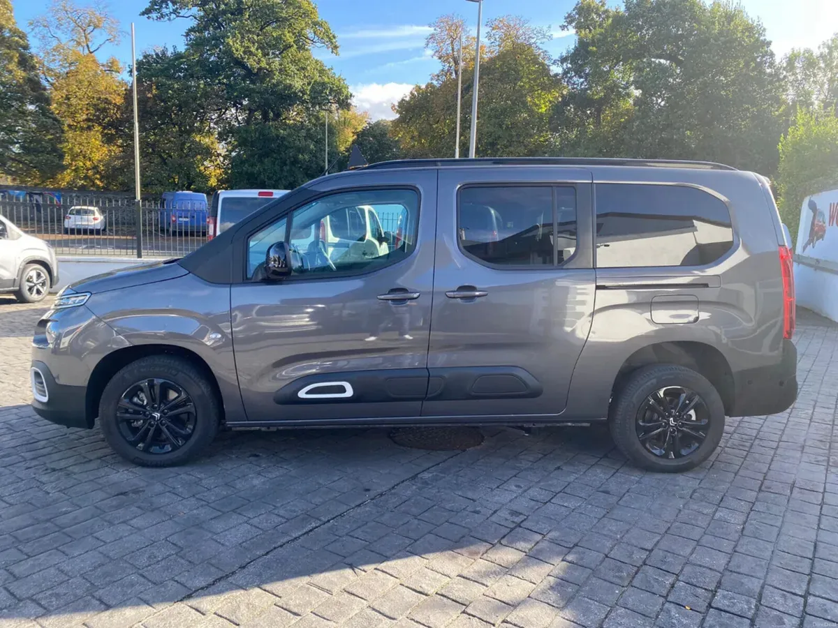 Taxi Wheelchair Citroën Berlingo 7 seats Auto - Image 4