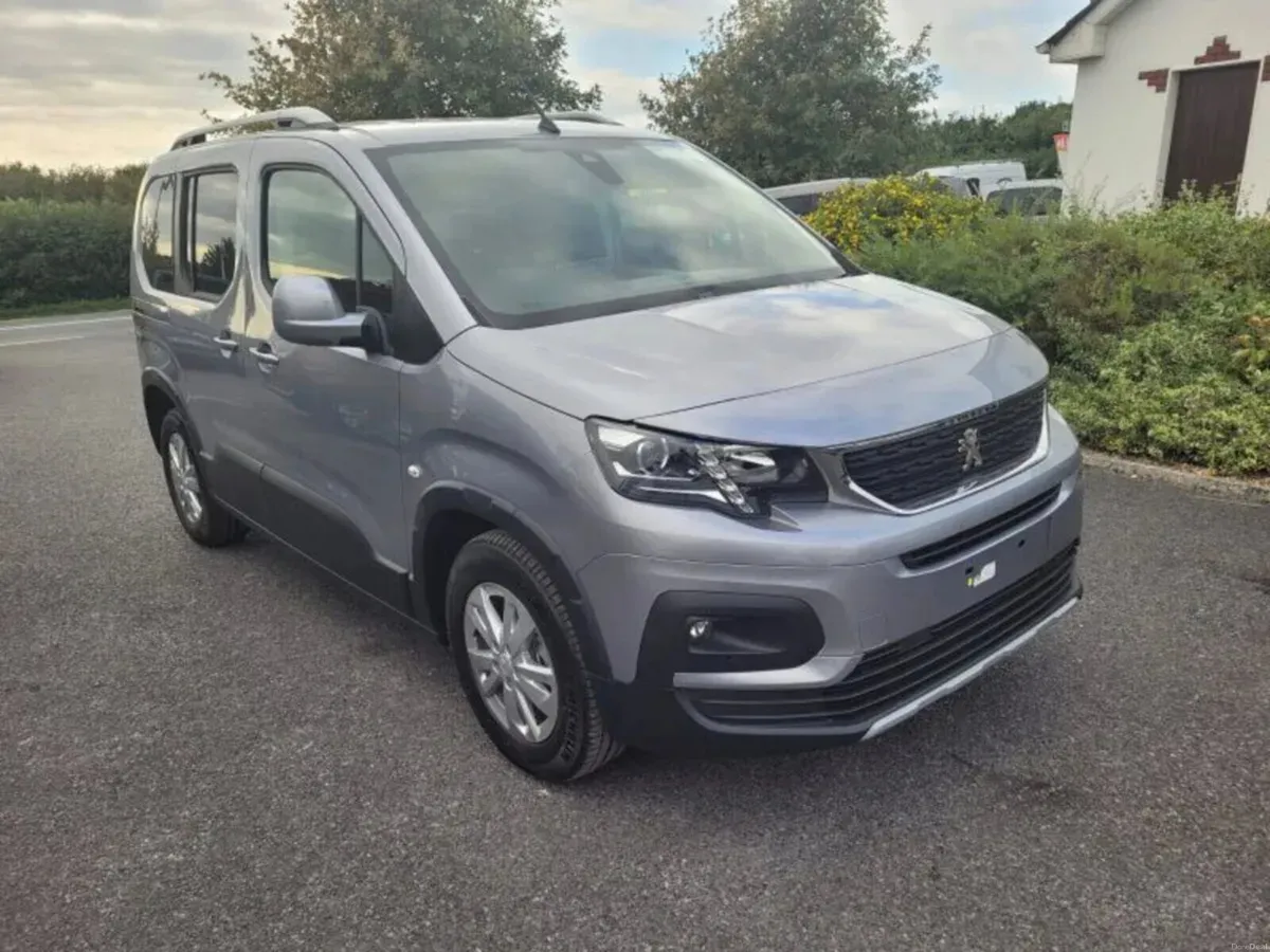 Wheelchair Taxi GREAT VALUE - Image 3