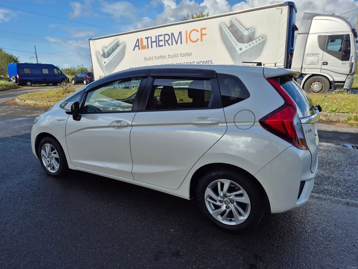 Honda Fit 2016 AUTOMATIC PETROL HYBRID 1.5L PETROL - Image 4